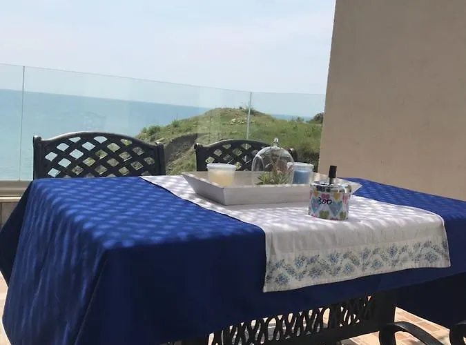 Seaside Studio Currila