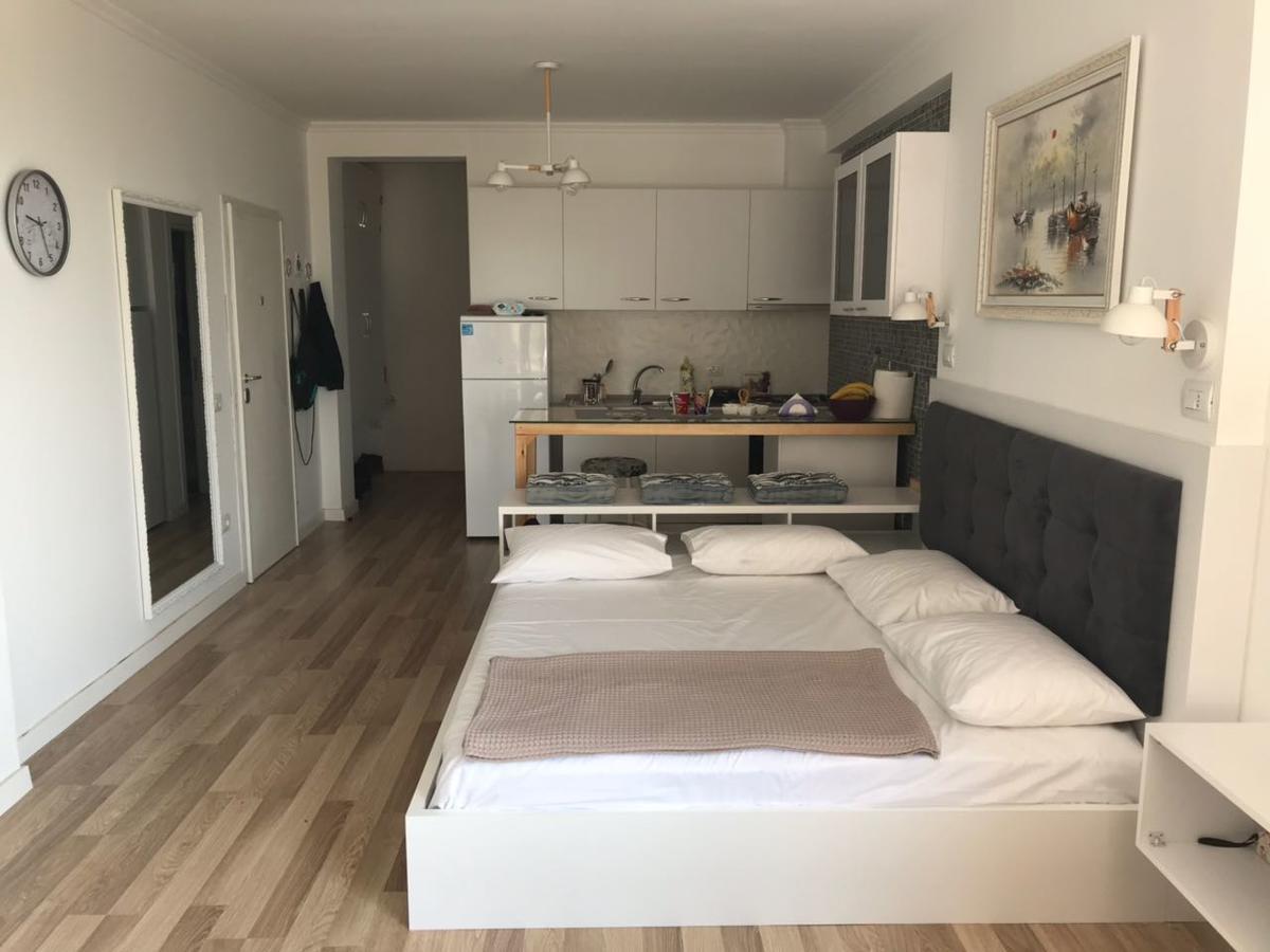 Seaside Studio Currila
