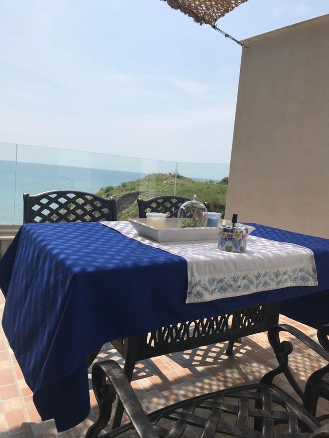 Seaside Studio Currila